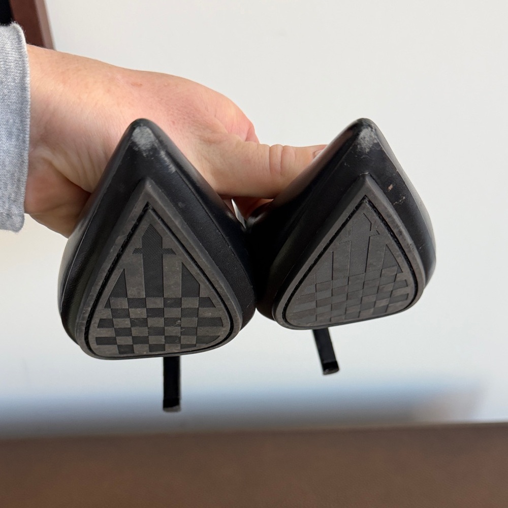 Burberry Classic Black Stiletto Pumps - Picture 8 of 11